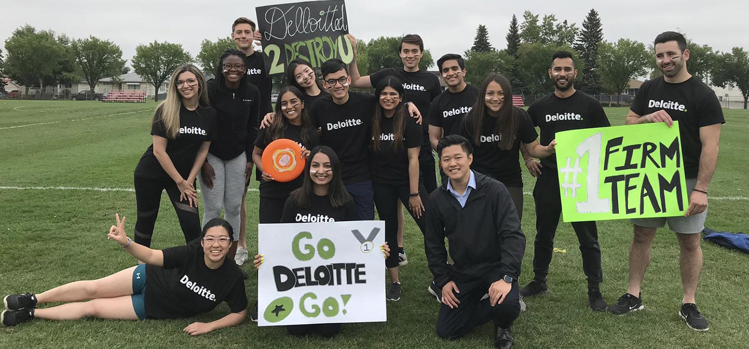 Bernice and her ultimate frisbee team during her internship at Deloitte in 2019.