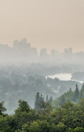 Smoke from wildfires blankets downtown Calgary