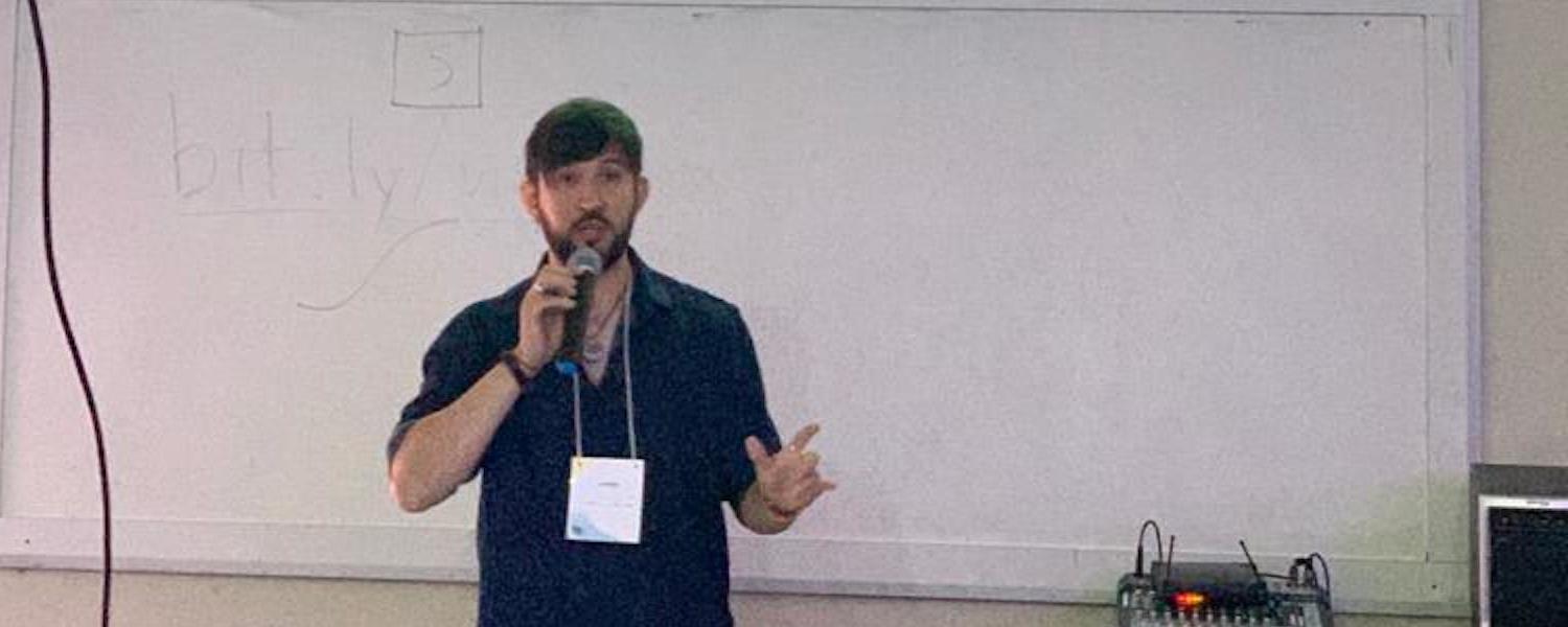 Kaue presenting at SIBGRAPI 2022