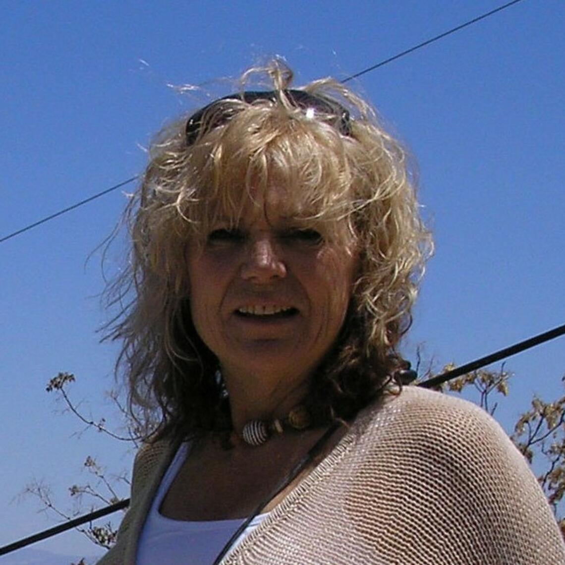 Anne Hughson Headshot