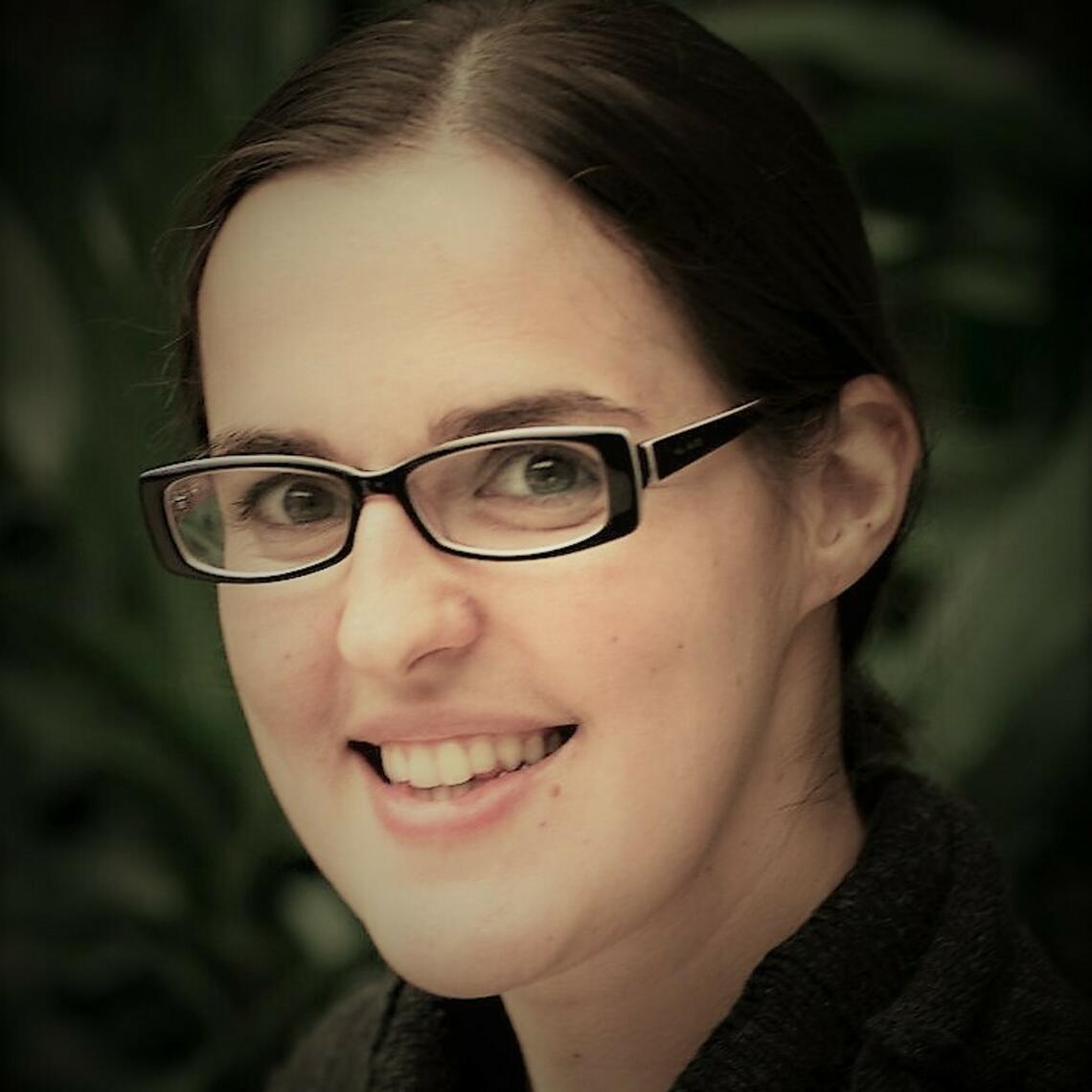 Irina Charania Headshot 