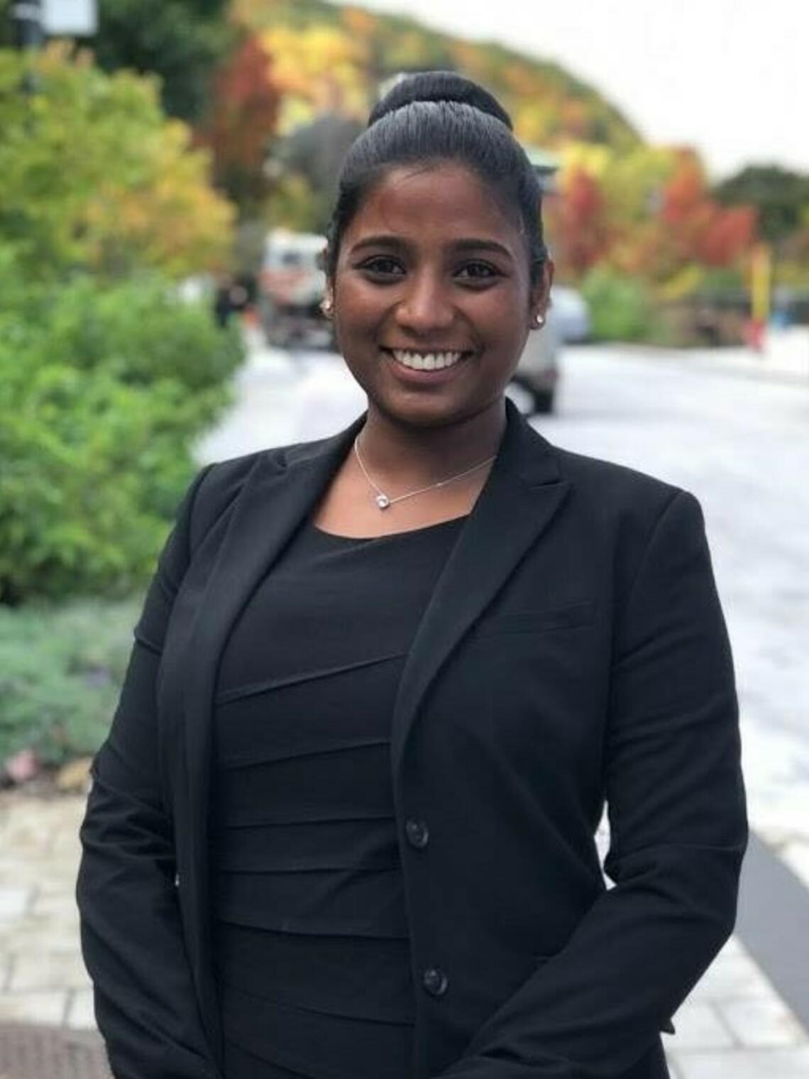 Himasara Pathiraja professional photo