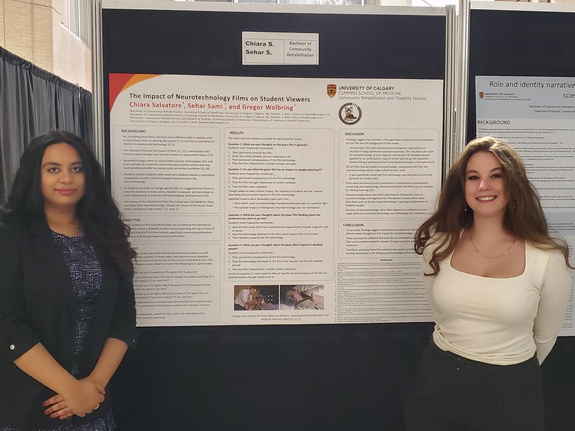 Two female students present their poster on "The Impact of Neurotechnology Films on Student Viewers" 