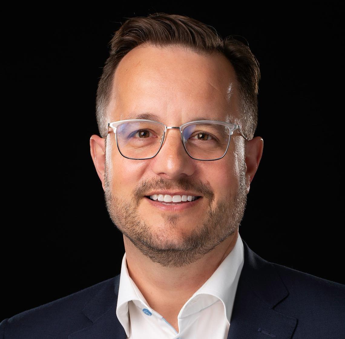 Dr. Derek Exner