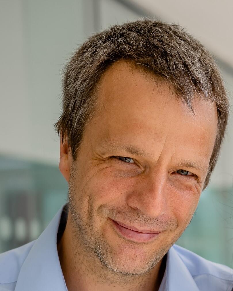 Dr. Laurent Servais
