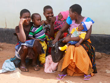 Mothers socialize while waiting for their children’s check ups. Nyamayinza, Misungwi. 