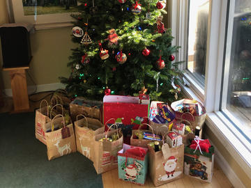 Santa's ready to deliver to all the Nice boys and girls in the VIL!