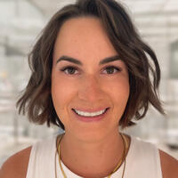 Photograph of Dr. Jessalyn Holodinsky