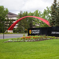 Photo of Main Campus U of C Sign and Arch