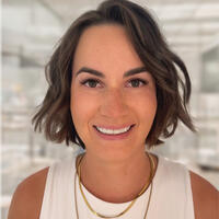 Photo of Dr. Jessalyn Holodinsky