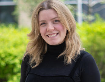 Dr. Megan Howlett 